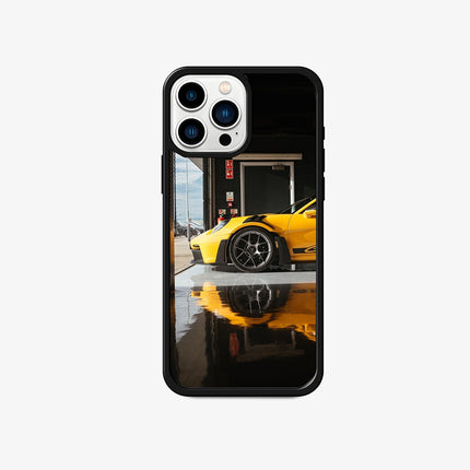 Coque iPhone personnalisée Porsche de couleur jaune