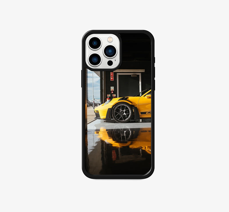 Coque iPhone personnalisée Porsche de couleur jaune